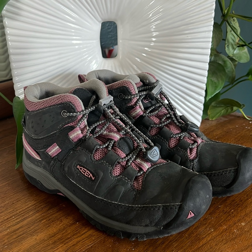 KEEN hiking boots